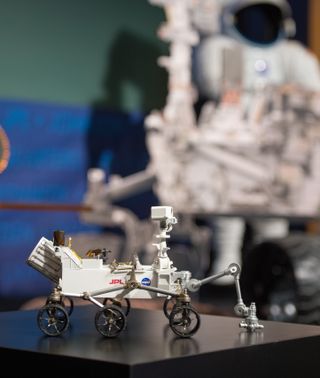 Small-Scaled Curiosity Rover Model