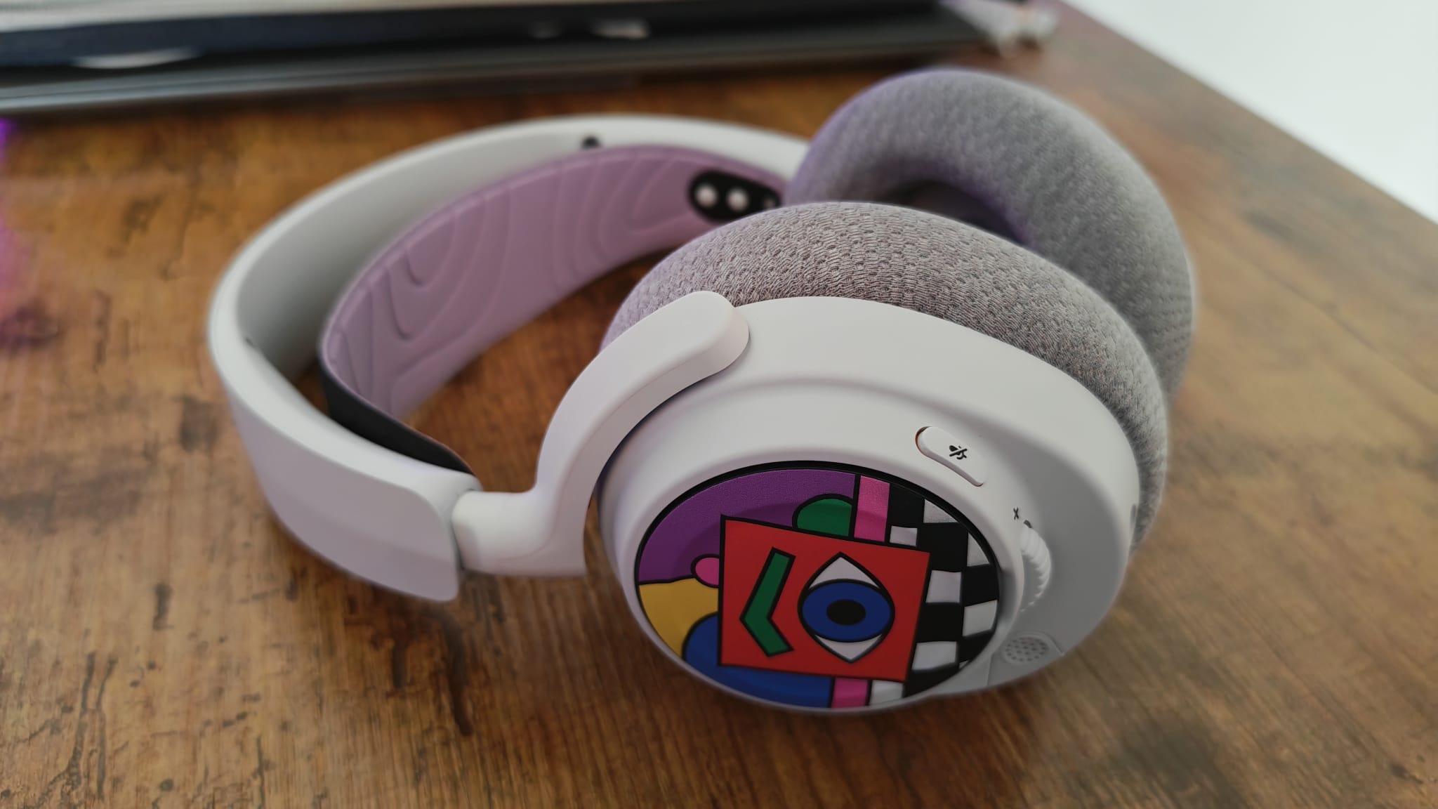 A grey, quarts pink, and special edition combination of accessories on the SteelSeries Arctis Nova 7P