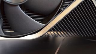 Close-up van het RTX 4080-logo op de grafische kaart