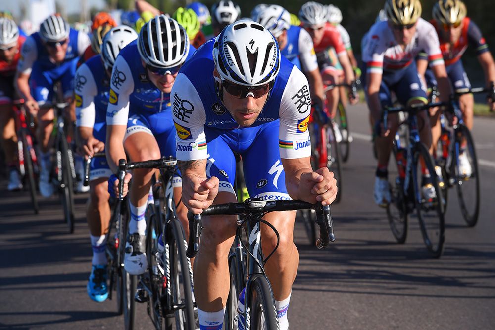 Tom Boonen (Quick-Step Floors) keeps the speed high
