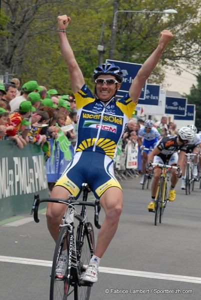 Romain Feillu (Vacansoleil-DCM) wins the Tour du Finist&egrave;re.