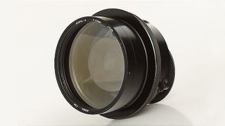 The Russian GOI Iskra-3 72mm f/0.65 mirror lens (image: www.invaluable.com)