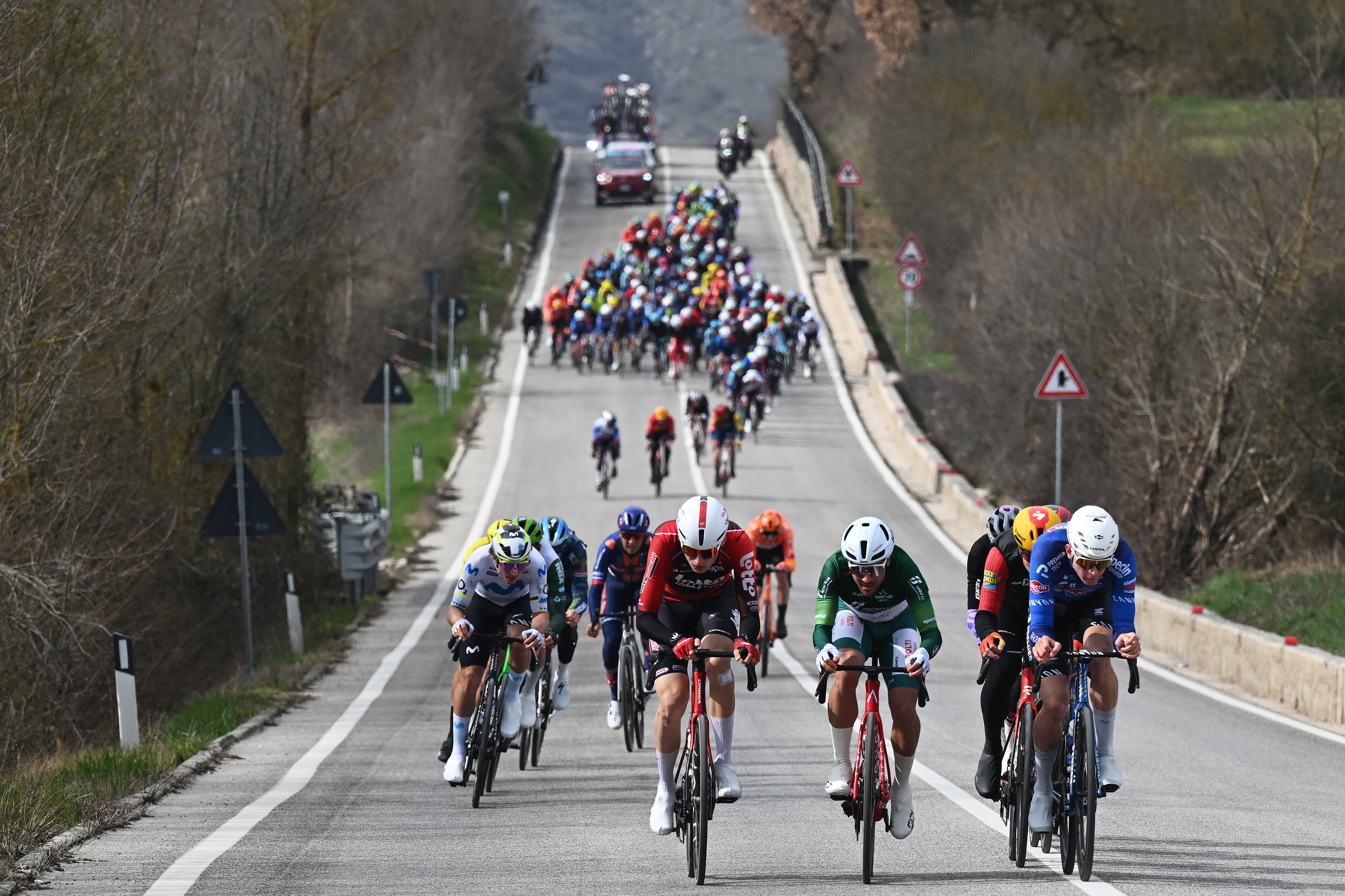 Tirreno-Adriatico stage 4 LIVE - A strong talent filled break gets a good early gap on peloton