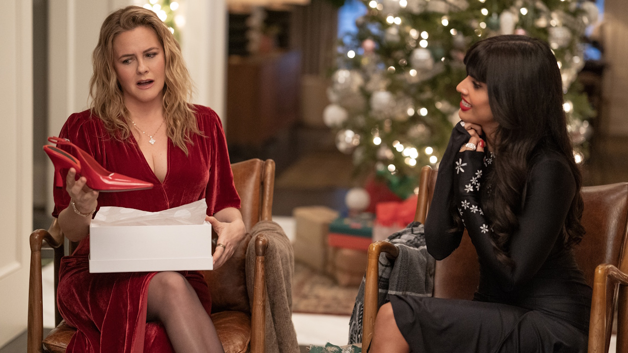 A Merry Little Ex-Mas. (L-R) Alicia Silverstone as Kate and Jameela Jamil as Tess in A Merry Little Ex-Mas.