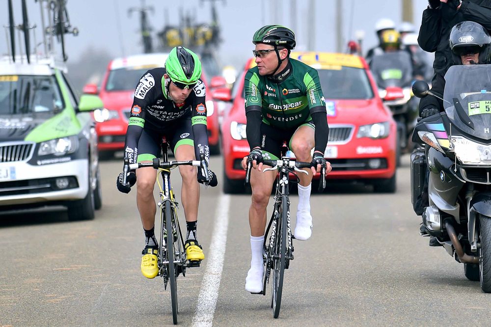 The two breakaway riders.