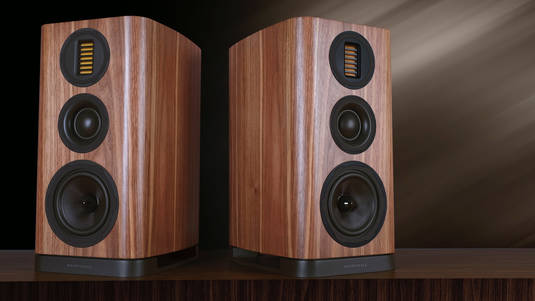 ลำโพง Evo 5 ใหม่ของ Wharfedale ดูดีสำหรับดนตรีหรือโฮมเธียเตอร์และฉันสามารถตกอยู่ข้างหลัง