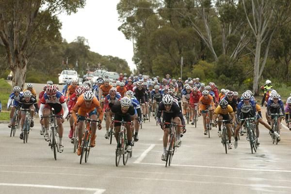 The mad charge to the line in Nyah West as Alex Carver (far right) of Jayco Skins pulls his feet in the dash to the line.