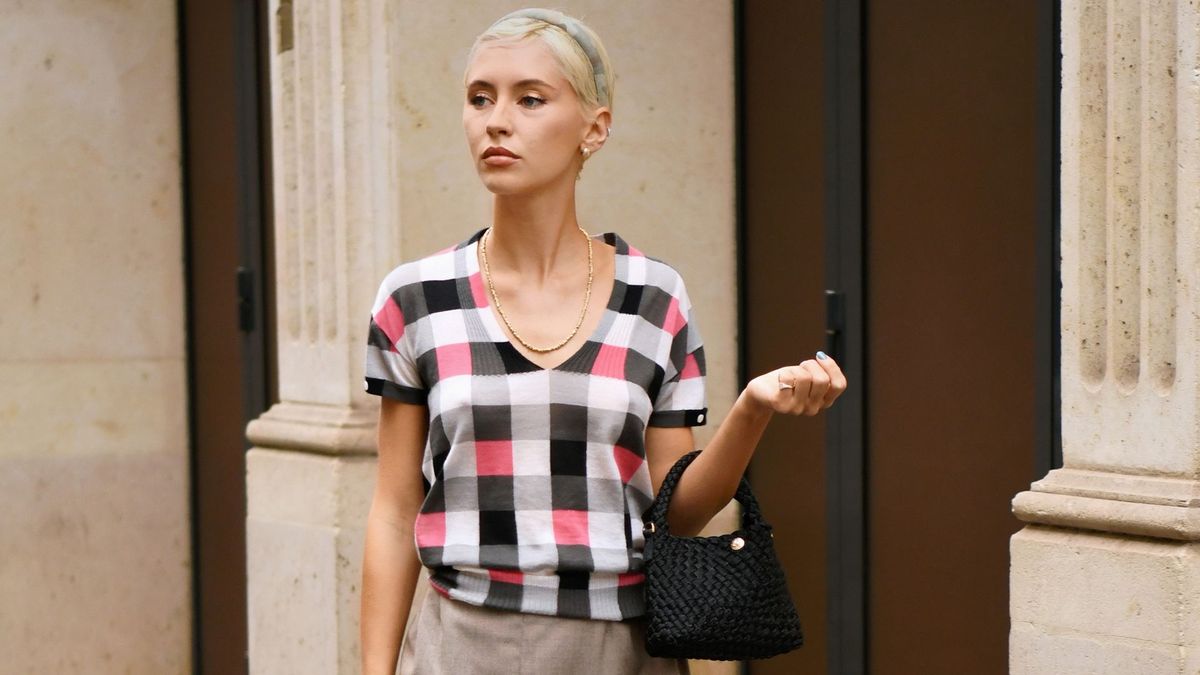 This Is the Flat Shoe Trend Fashion People Will Be Wearing With Skirts and Jeans All Autumn