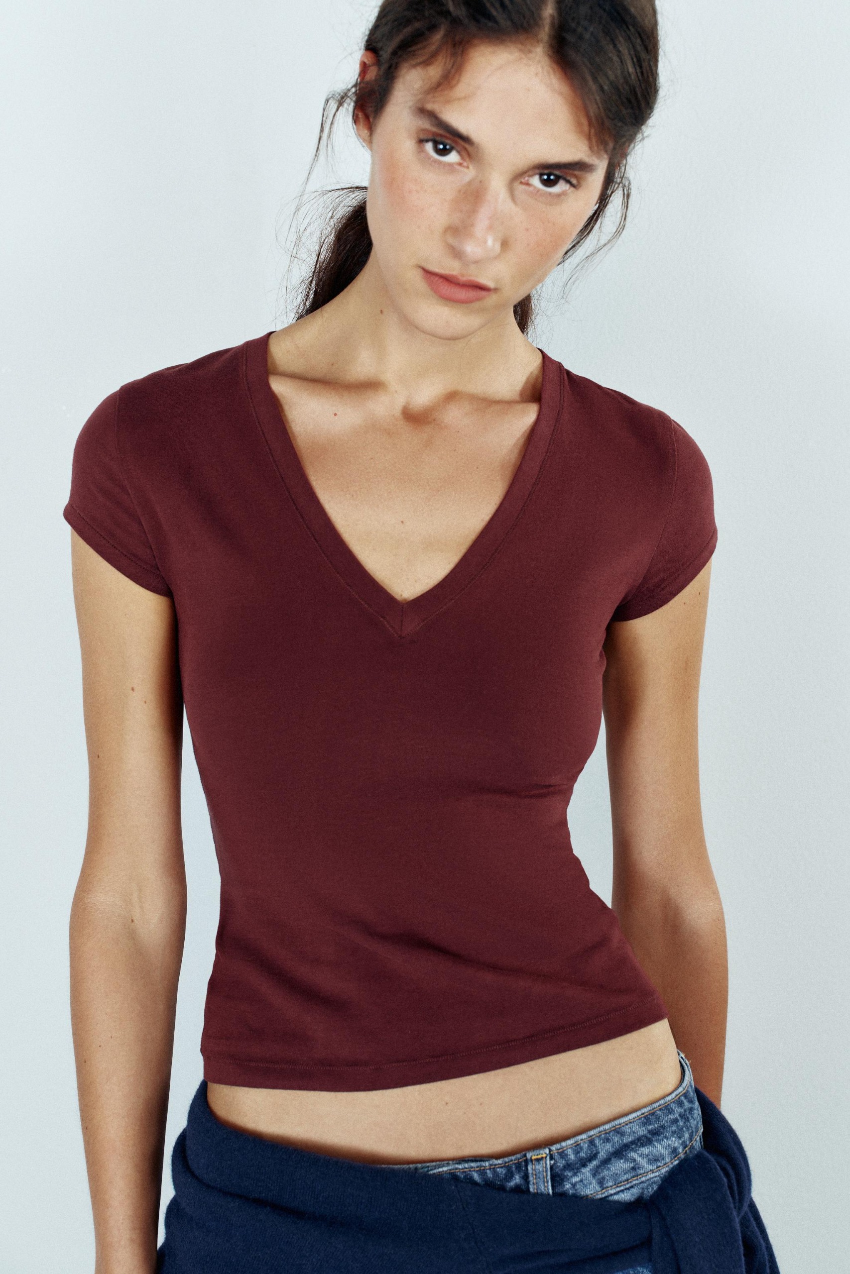 V-Neck T-Shirt - Burgundy - S