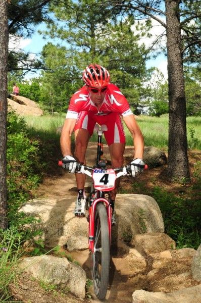 Todd Wells (Specialized) rides in third.