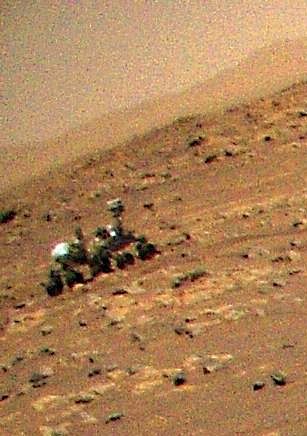 Mars helicopter Ingenuity spots Perseverance rover from the air (photo)