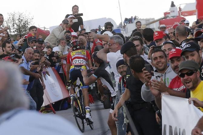 Alberto Contador (Tinkoff-Saxo) on the attack