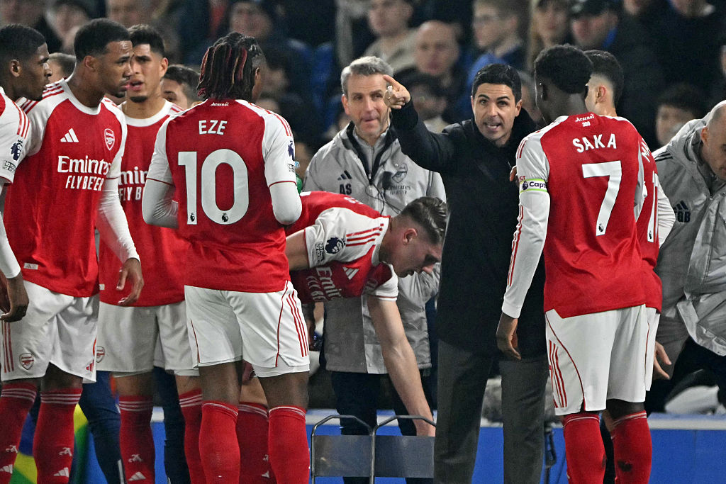 Mikel Arteta speaks with his Arsenal players during a stoppage against Brighton