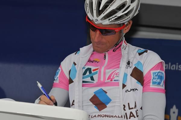 Martin Elmiger (Ag2R-La Mondiale) signs in.