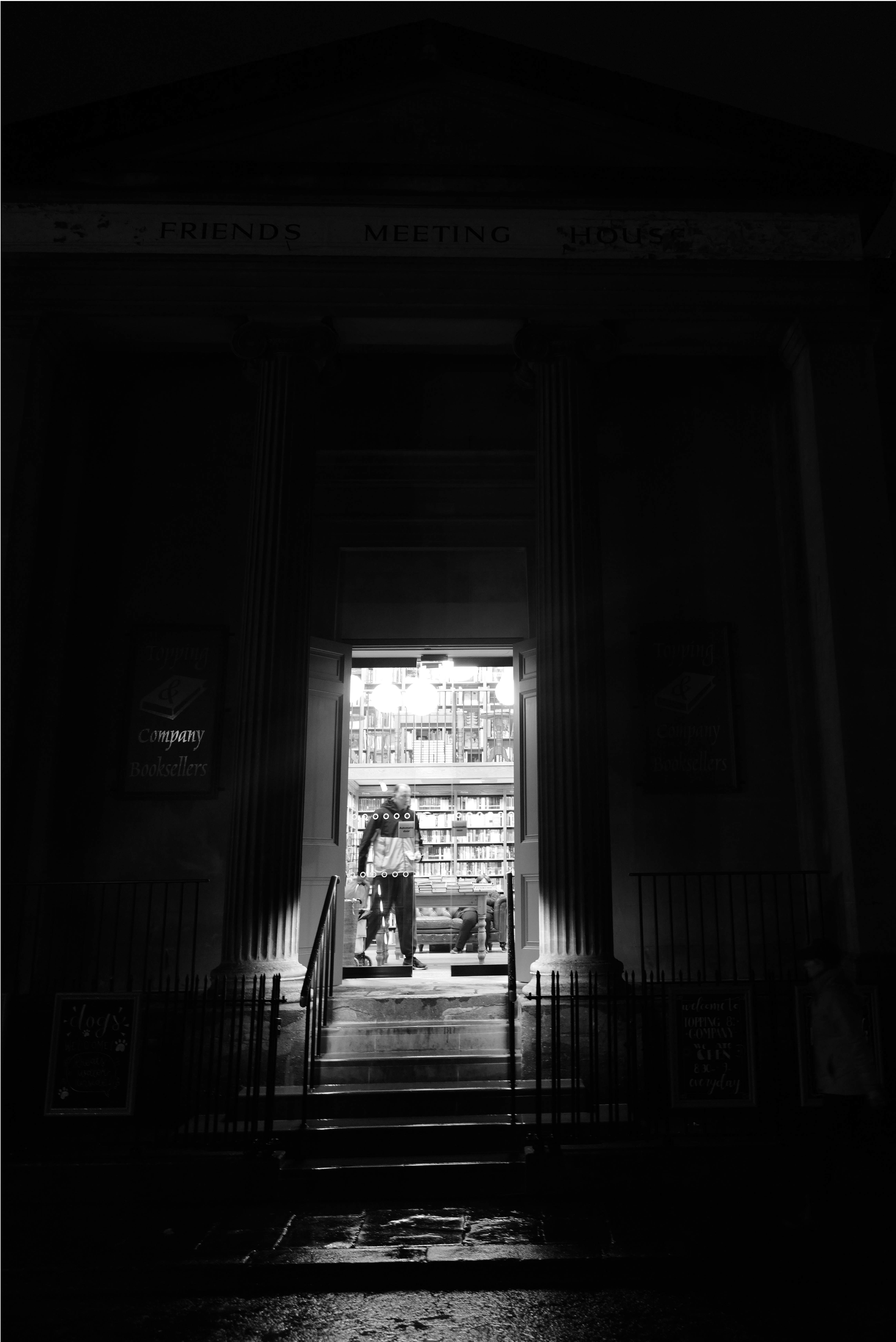 Leica Q2 Reporter