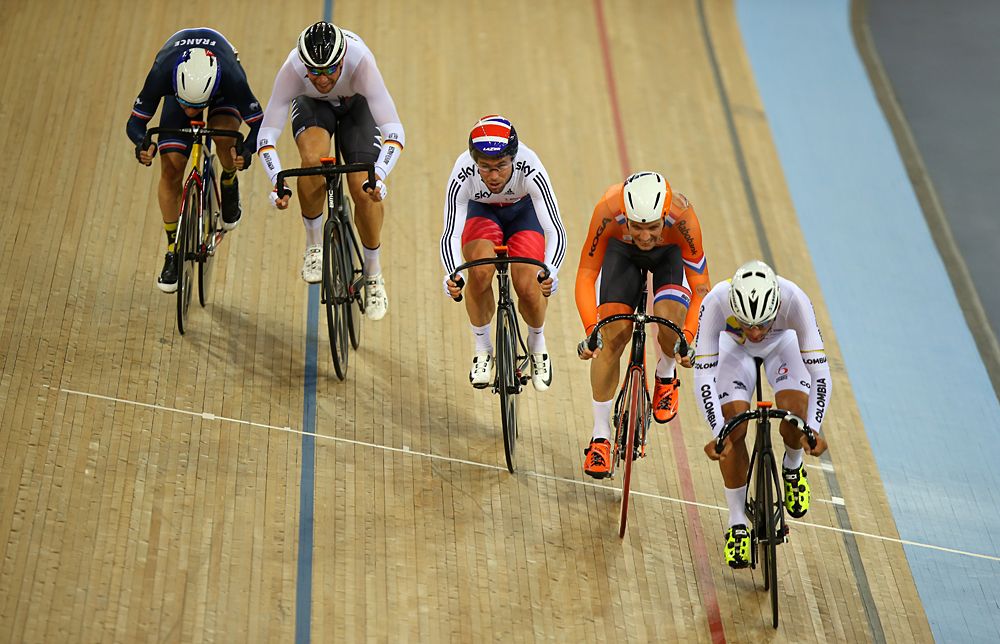 Mark Cavendish of Great Britain keeps an eye on the others riders racing in The Elimination Race