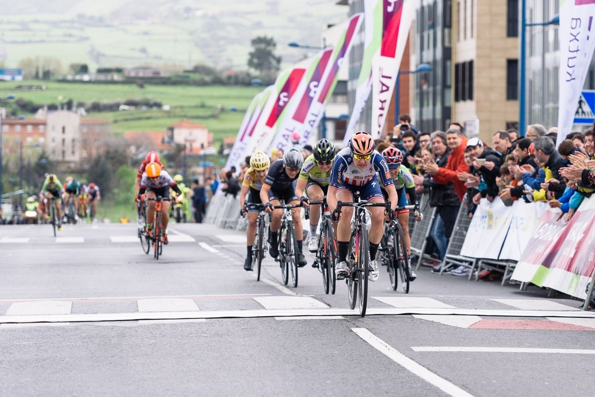 Megan Guarnier wins the final stage at Emakumeen Bira