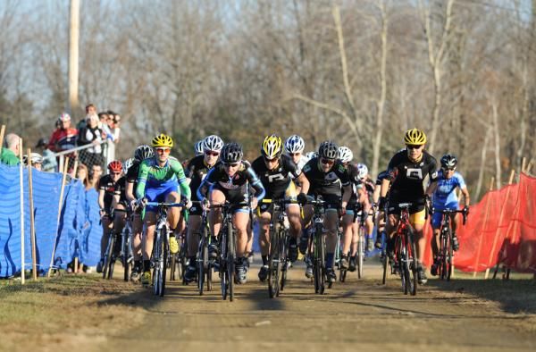 The elite women's race gets underway.