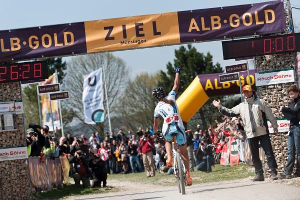 Elisabeth Brandau (Central Haibike Pro Cycling) wins the women's race