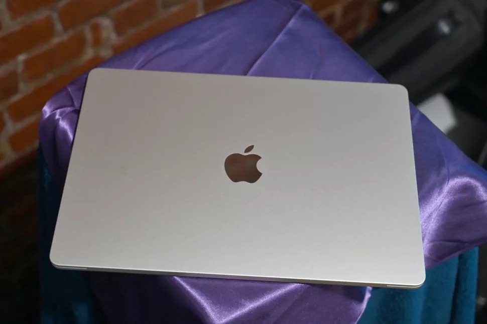 MacBook Air 15 inci