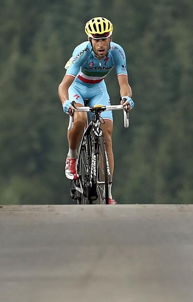 Vincenzo Nibali (Astana) wins heads for his second stage of the race