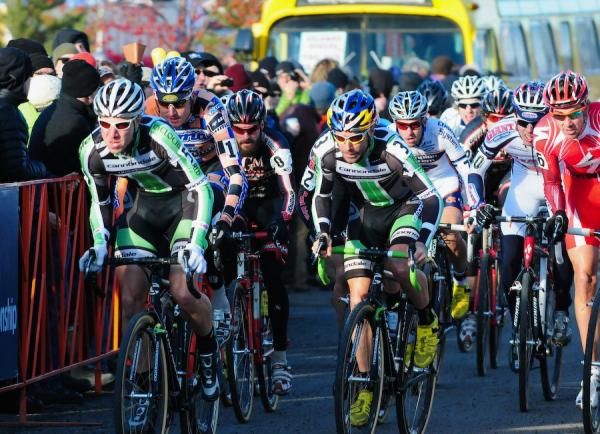 Jeremy Powers (Cannondale-Cyclocrossworld.com) gets the hole shot.