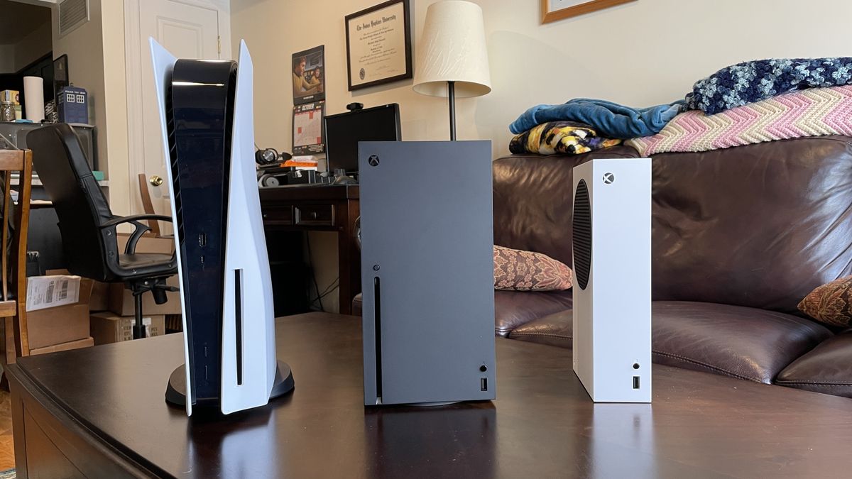 Comparing the Sizes of the PS4 Slim and the Xbox One S