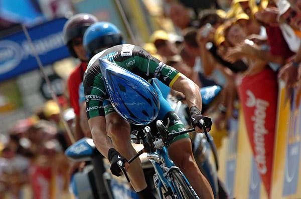 Levi Leipheimer lunges to his stage win