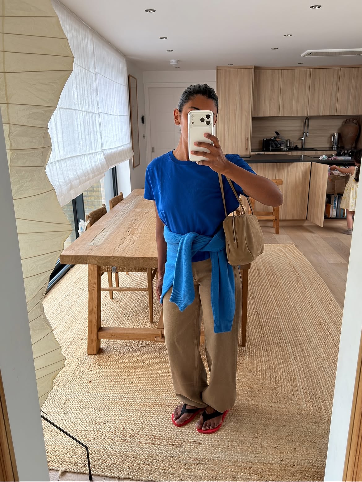 cobalt blue t-shirt trend on fashion influencers