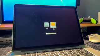 Select boot drive on 2015 MacBook Pro