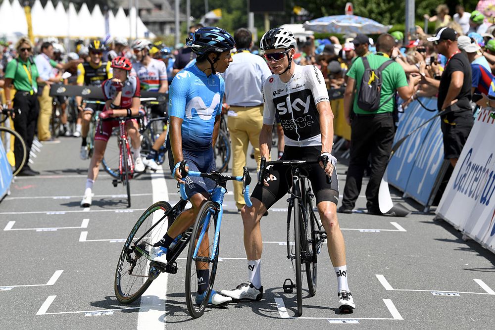 Stage 17 start grid: Christopher Froome (GBR - Team Sky) - Nairo Quintana (COL - Movistar)