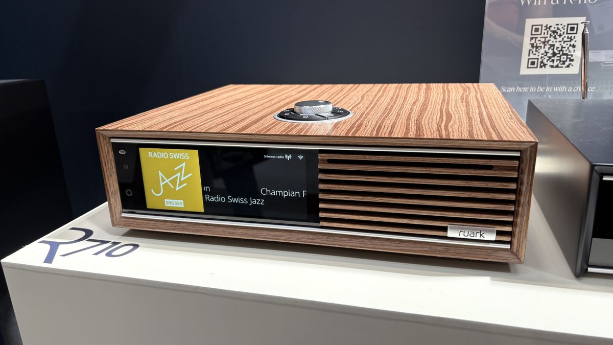 Ruark Audio R710 streaming amp with CD player