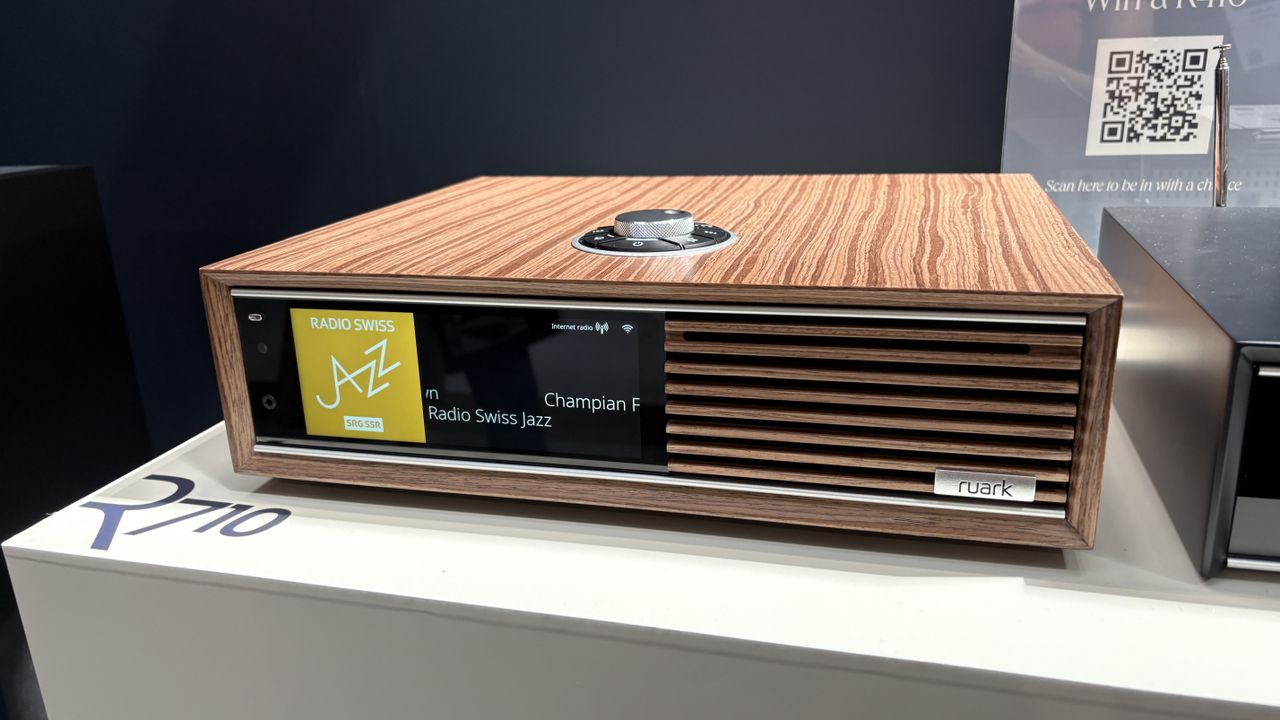 Ruark Audio R710 streaming amp with CD player