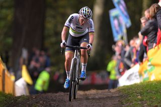 World cyclo-cross champion Sanne Cant (IKO-Crelan) suffered with injury during round 3 of the Superprestige series in Gavere