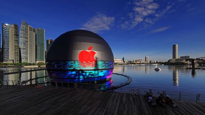 Bubble-shaped Apple shop, Singapore © Suhaimi Abdullah/Getty Images