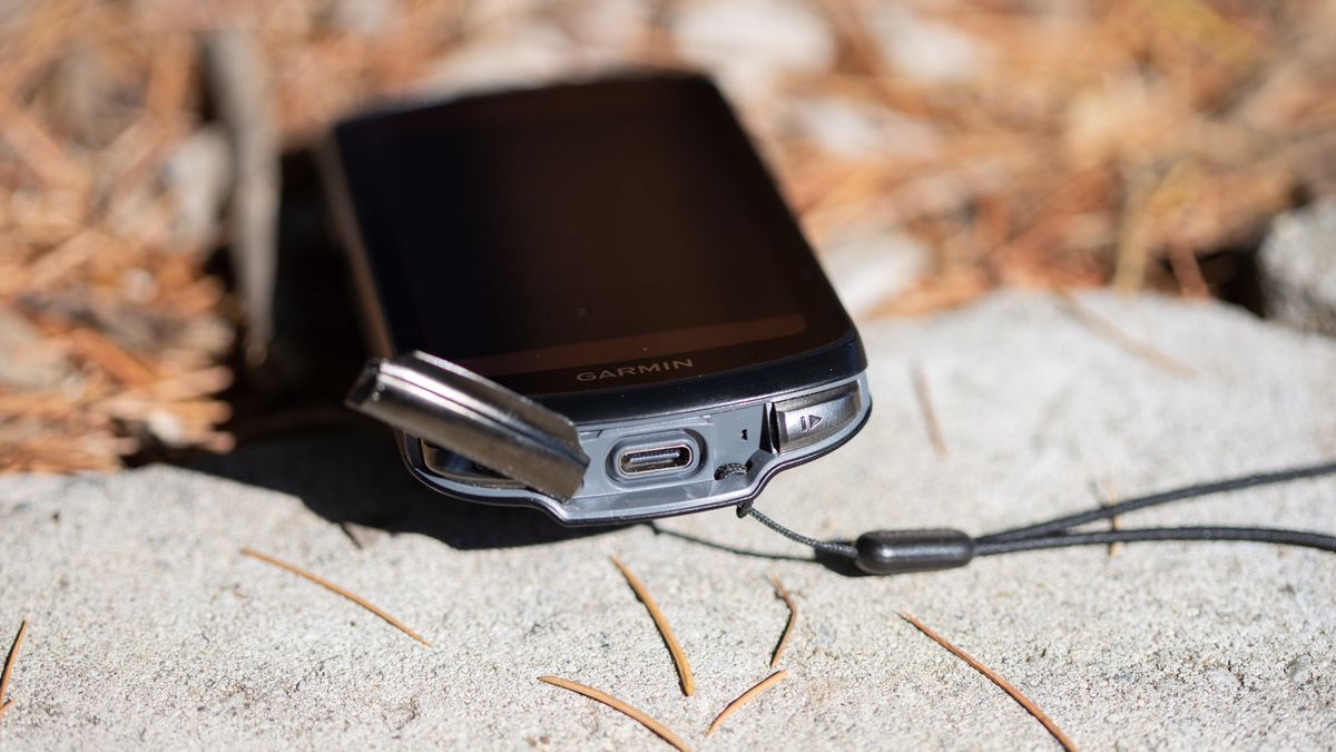 Garmin 1040 Solar USB-C charge port
