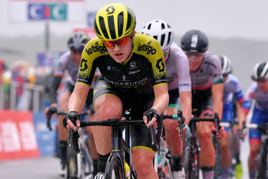 Grace Brown (Team Mitchelton - Scott) hits the front in Plouay