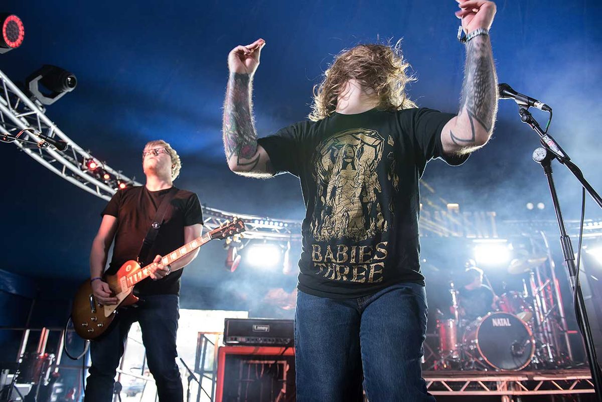 Ohhms performing live