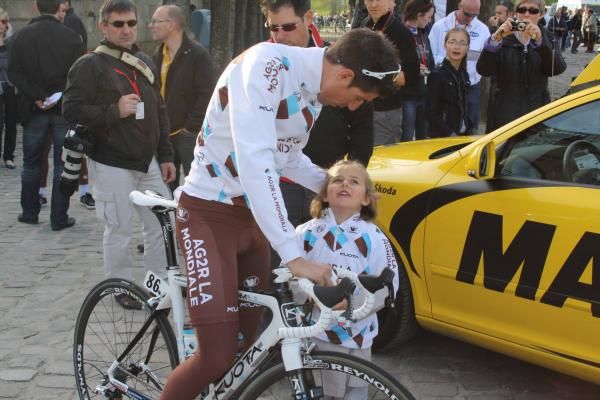 Sebastien Minard (Ag2r-La Mondiale) and his biggest fan ahead of Paris-Roubaix.
