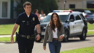 Nathan Fillion and Jenna Dewan walking as John and Bailey in The Rookie