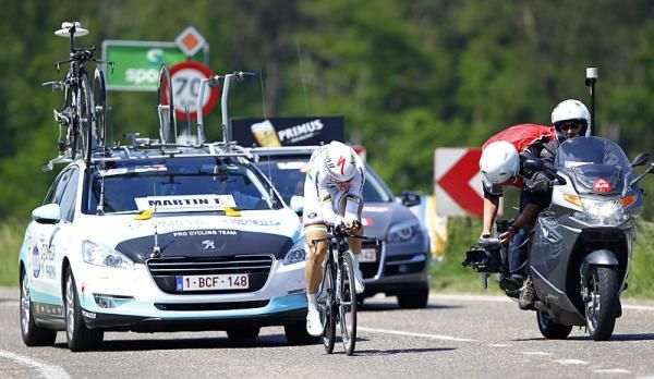 Tony Martin (Omega Pharma-Quickstep) time trials to the stage victory
