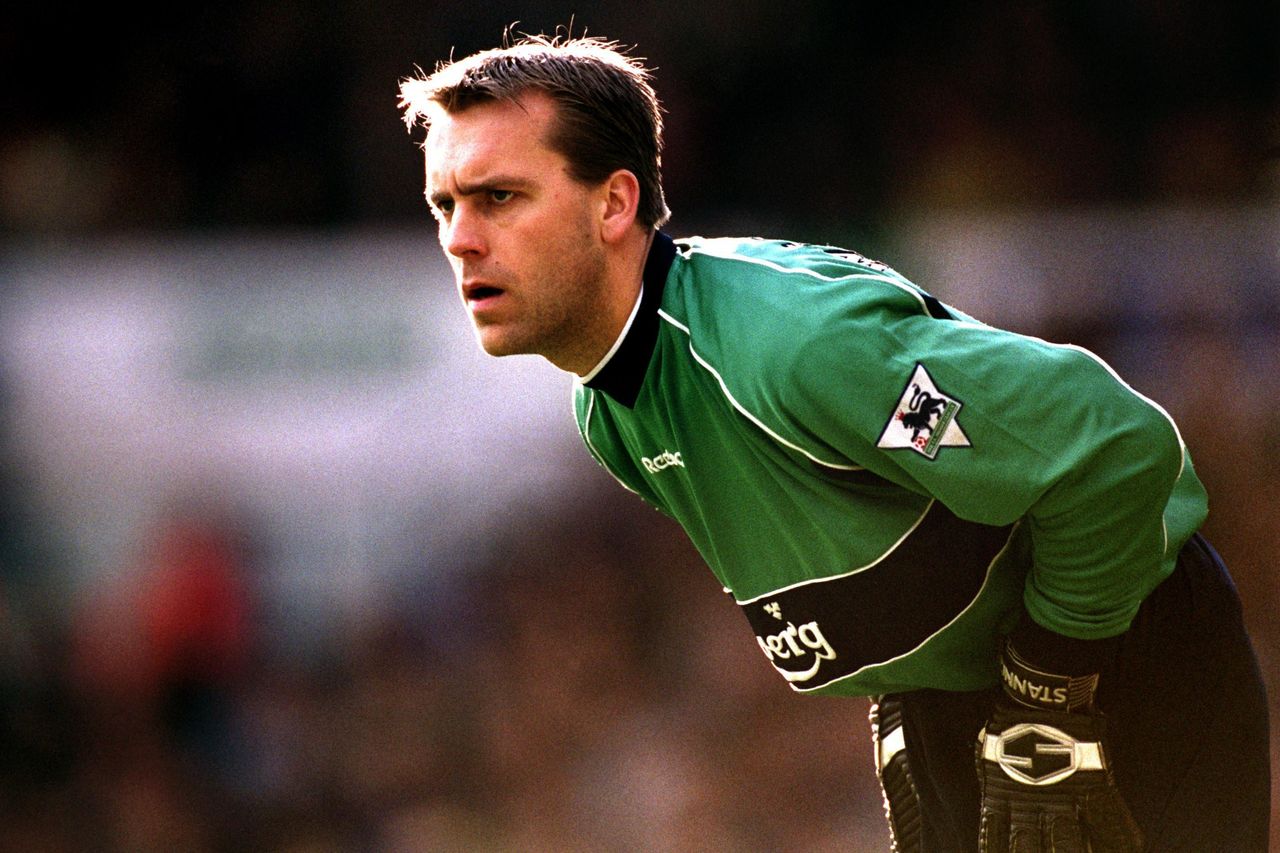 Sander Westerveld playing for Liverpool in 2001