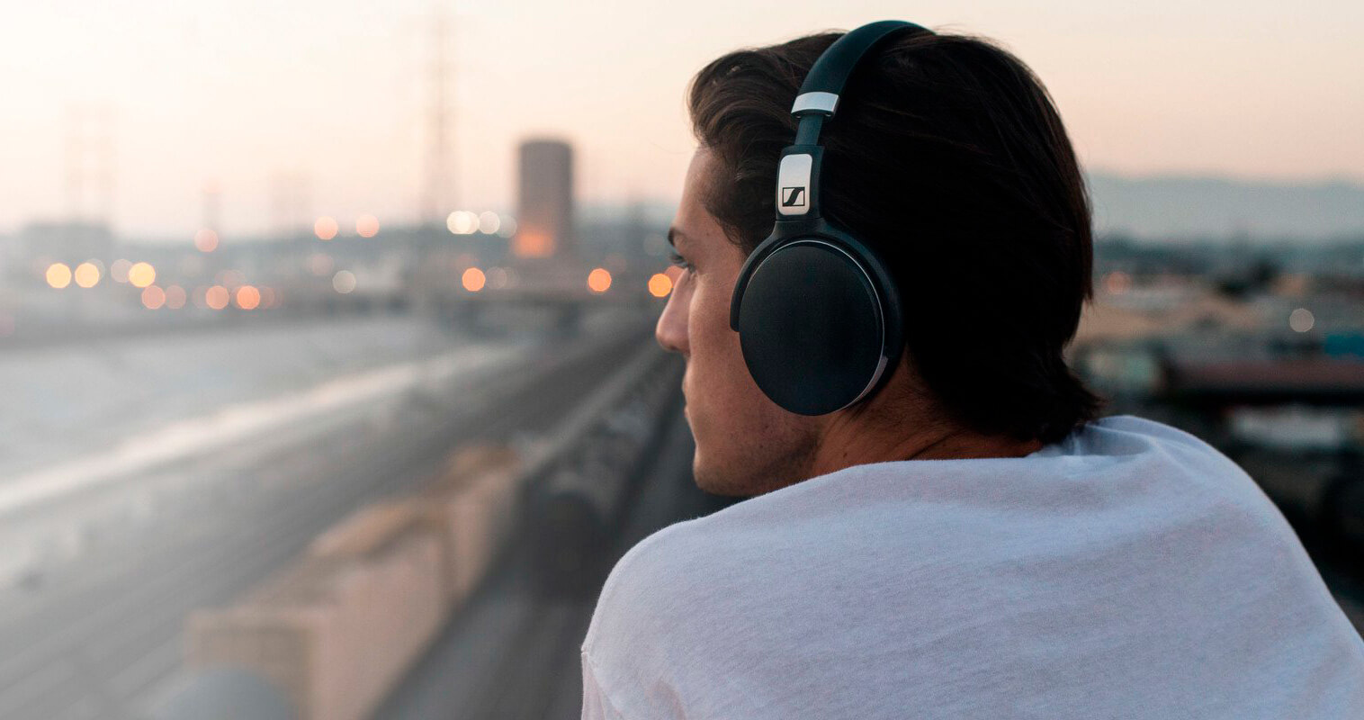 A music lover enjoying the Sennheiser HD 4.50 BTNC outdoors