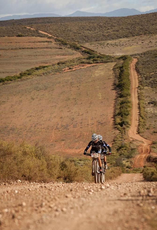 Ariane Kleinhans (Front) Annika Langvad (rear)