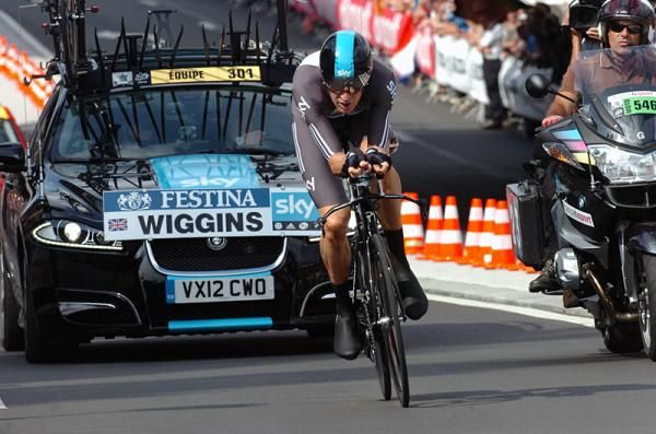 Bradley Wiggins (Sky) powered to a second place prologue finish in Liege.