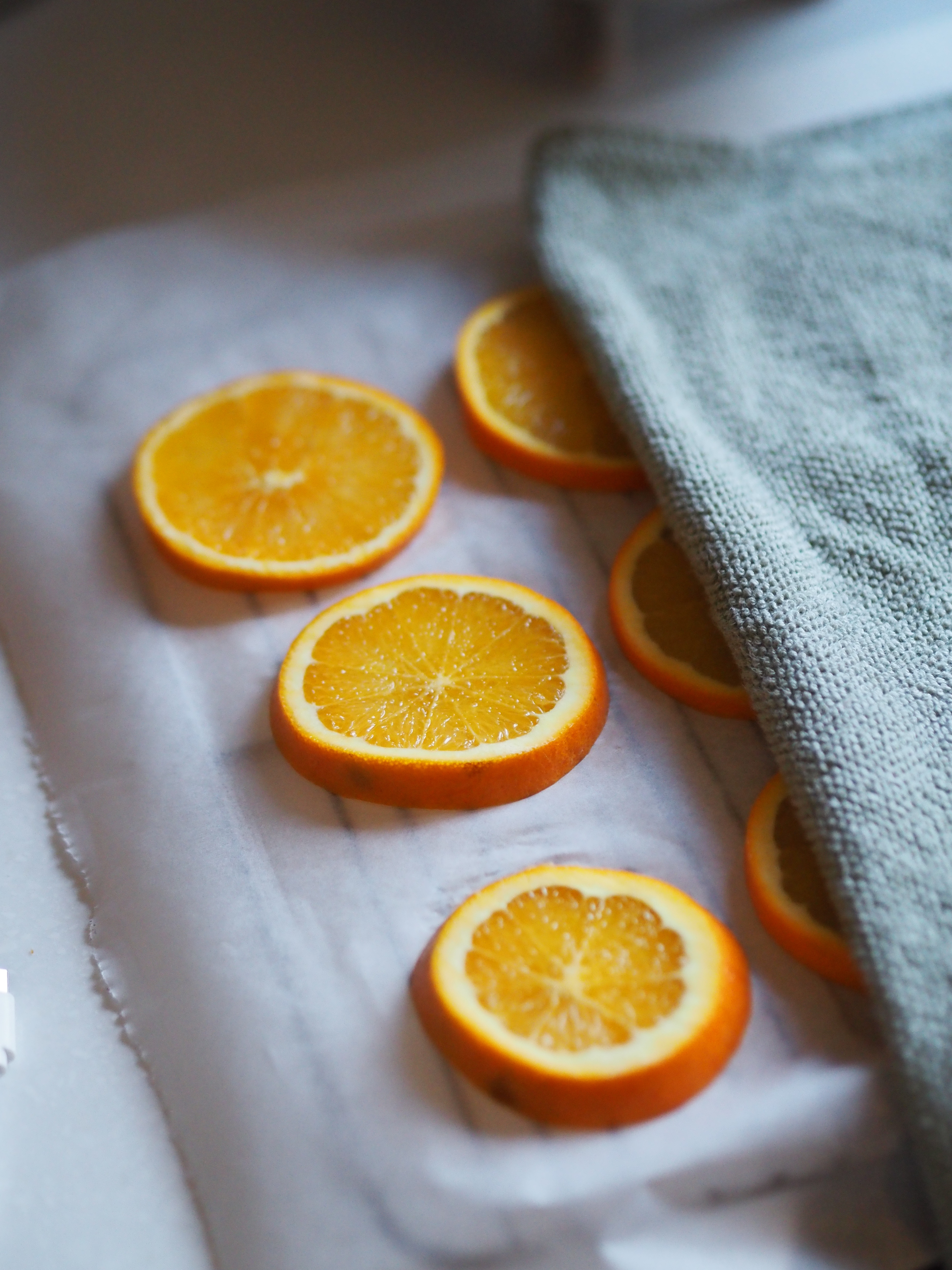 Making dried cut orange slices