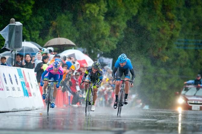 Jack Bauer (Garmin-Sharp) beats Damiano Cunego (Lampre-Merida) and Julian Arredondo (Nippo-De Rosa) for second place