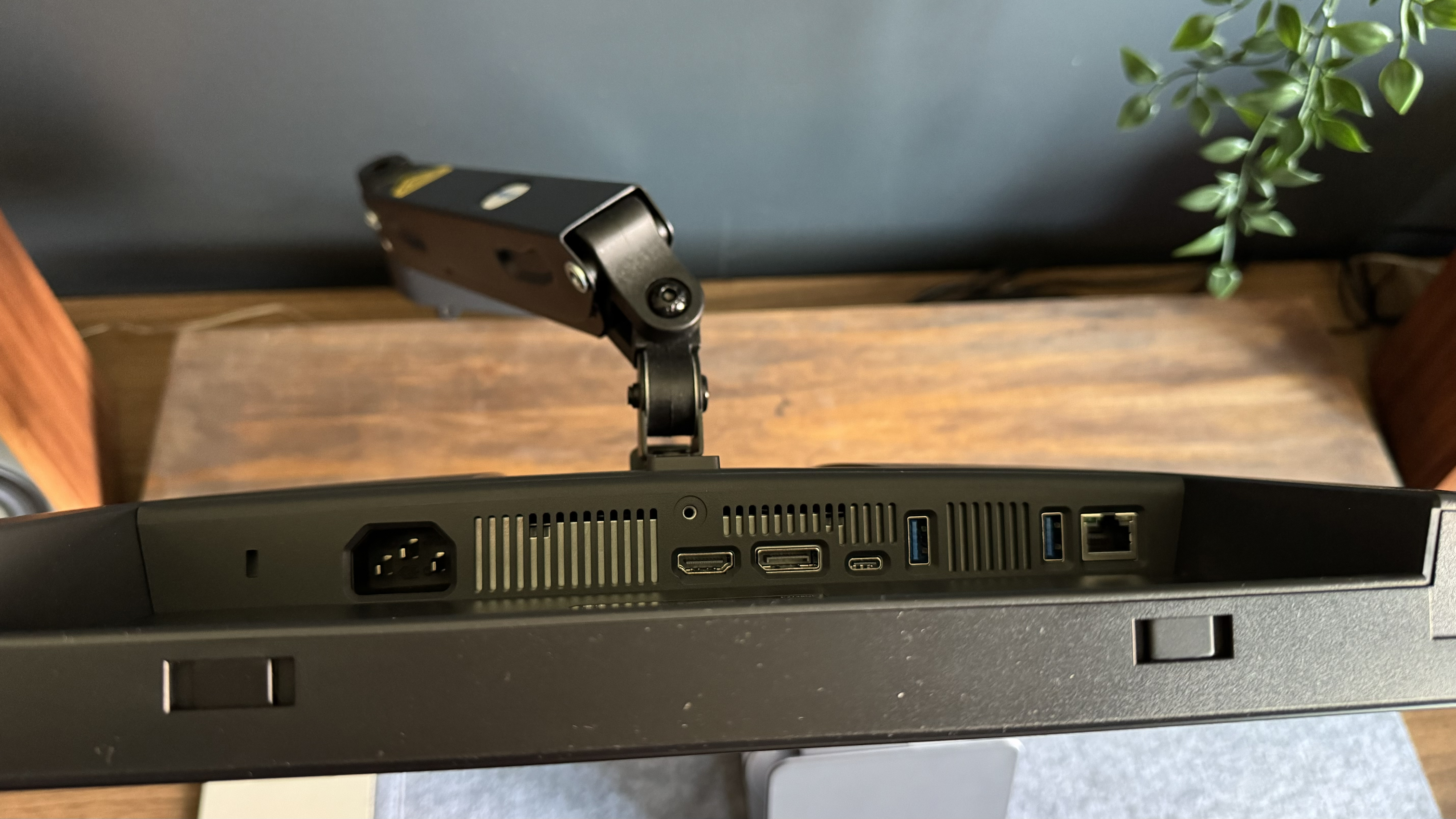 Dell P2725QE
