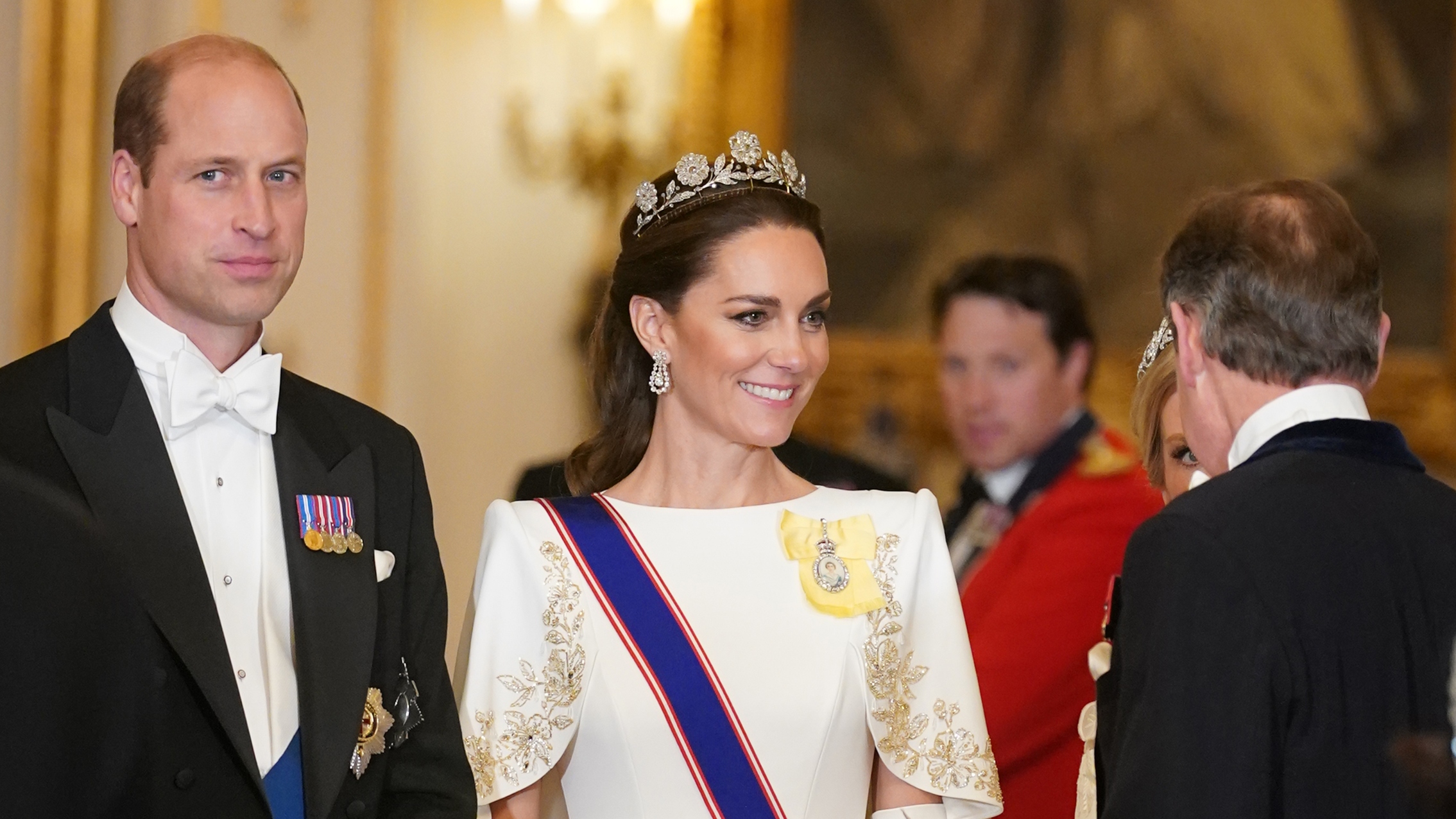 Princ William, princ z Walesu a Catherine, princezna z Walesu se účastní státního banketu v Buckinghamském paláci 21. listopadu 2023