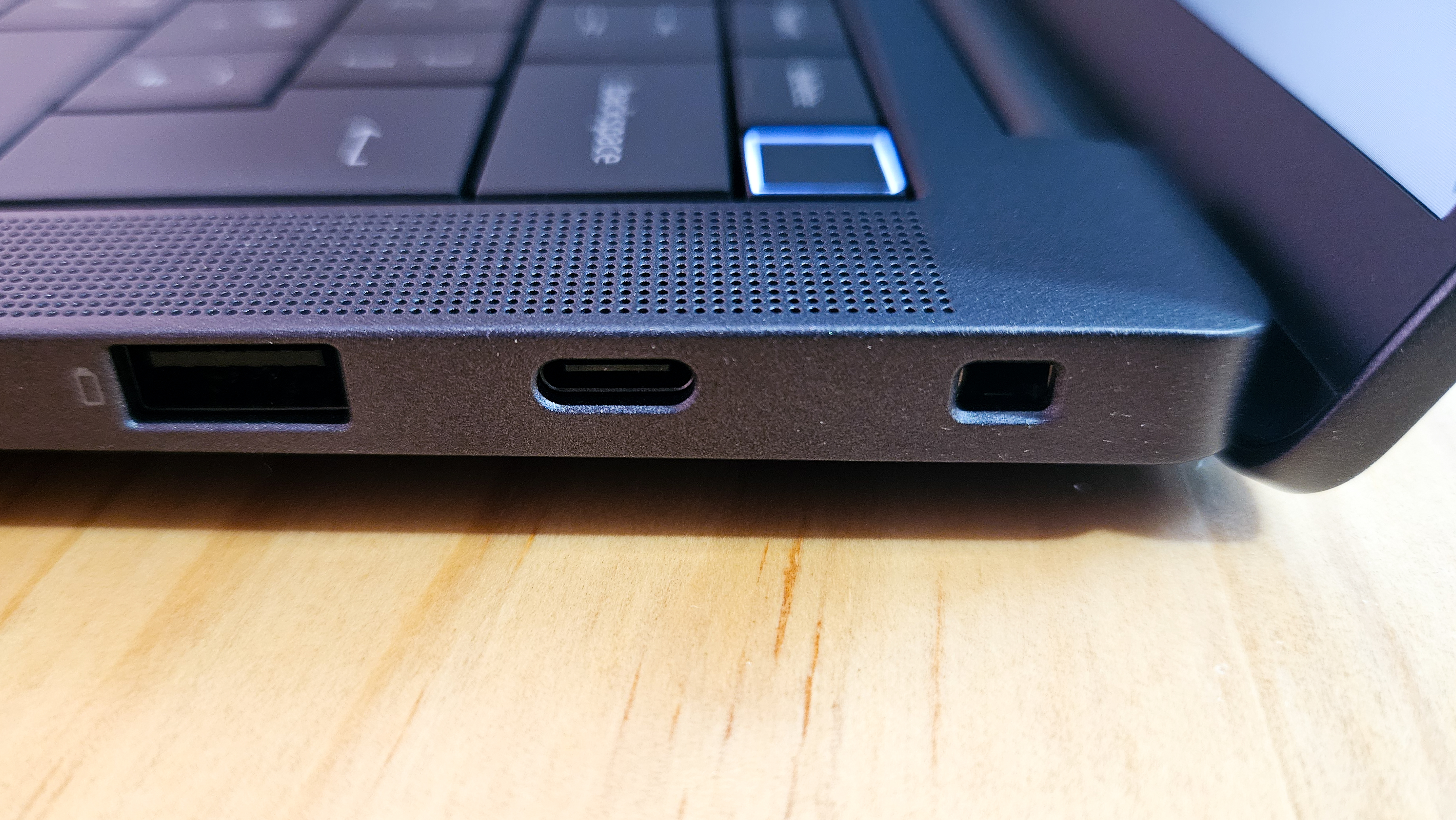 LS-Dell Pro 13 Premium: ports